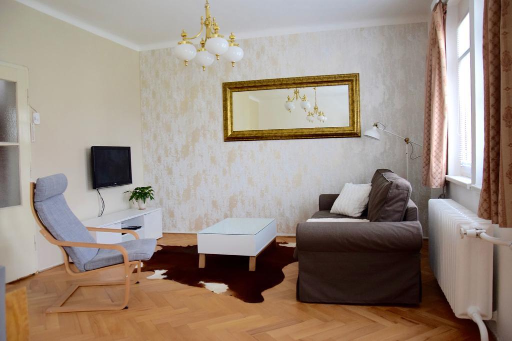 Classical House In Prague 6 エクステリア 写真